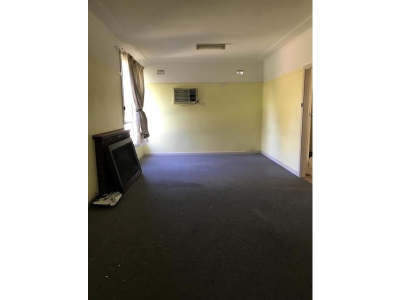 10 Charles Rigg Avenue, Parkes NSW 2870