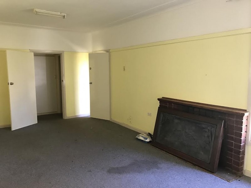 10 Charles Rigg Avenue, Parkes NSW 2870