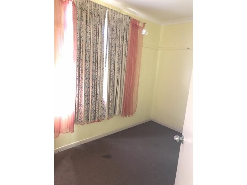 10 Charles Rigg Avenue, Parkes NSW 2870