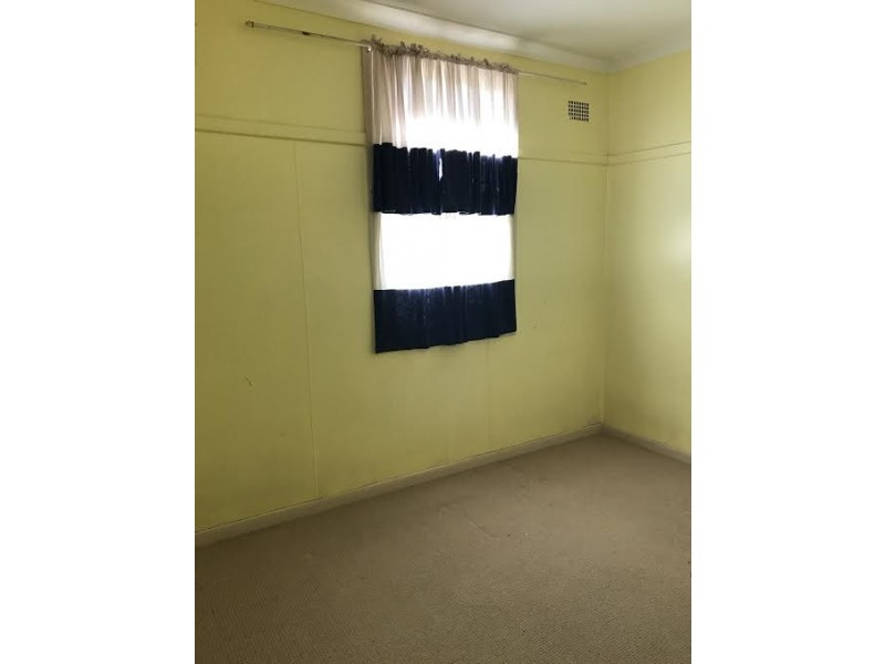 10 Charles Rigg Avenue, Parkes NSW 2870