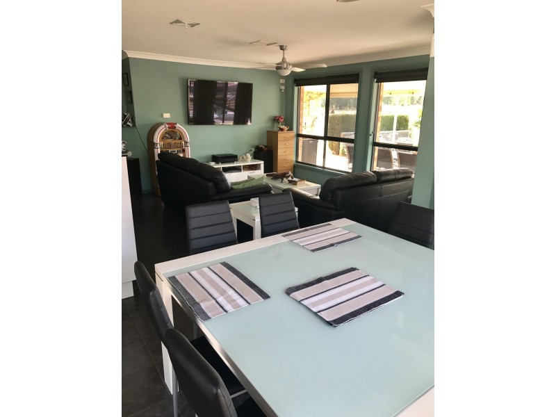 35-37 Glenburnie Cl, Parkes NSW 2870