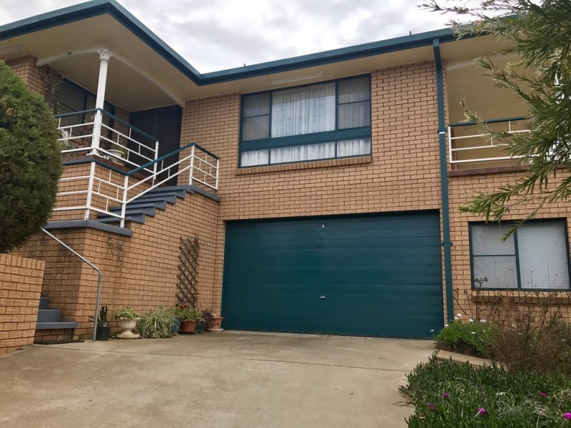 40 Barton St, Parkes NSW 2870