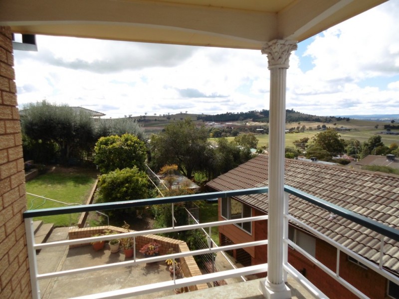 40 Barton St, Parkes NSW 2870