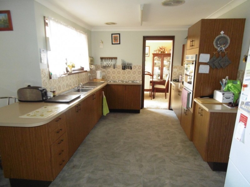 40 Barton St, Parkes NSW 2870