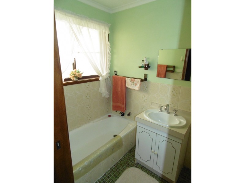 40 Barton St, Parkes NSW 2870