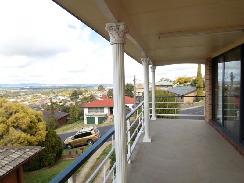 40 Barton St, Parkes NSW 2870