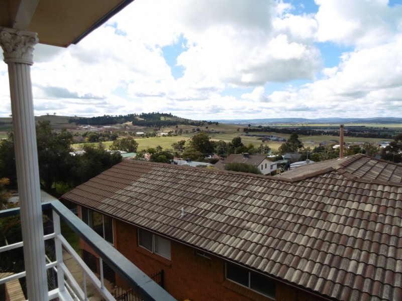 40 Barton St, Parkes NSW 2870