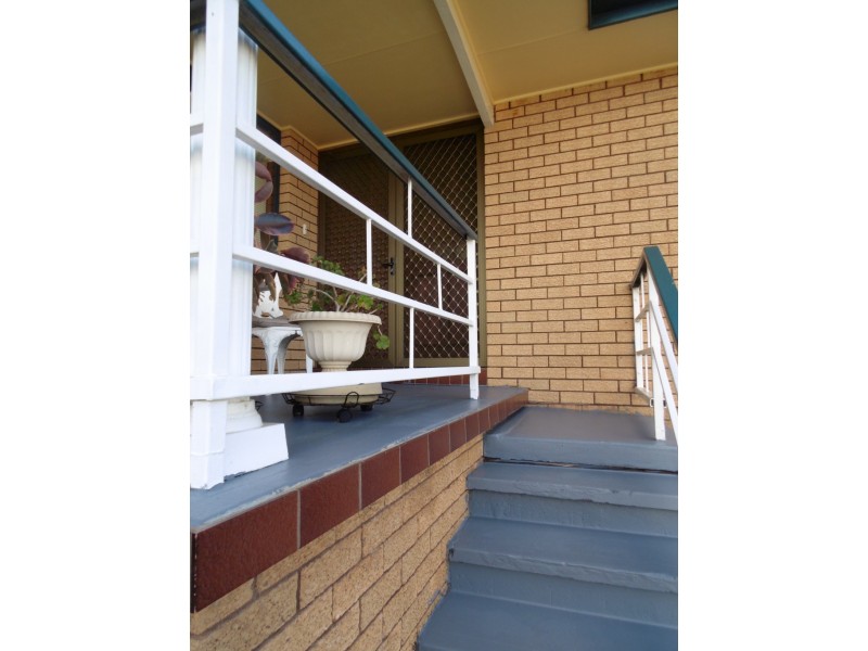 40 Barton St, Parkes NSW 2870