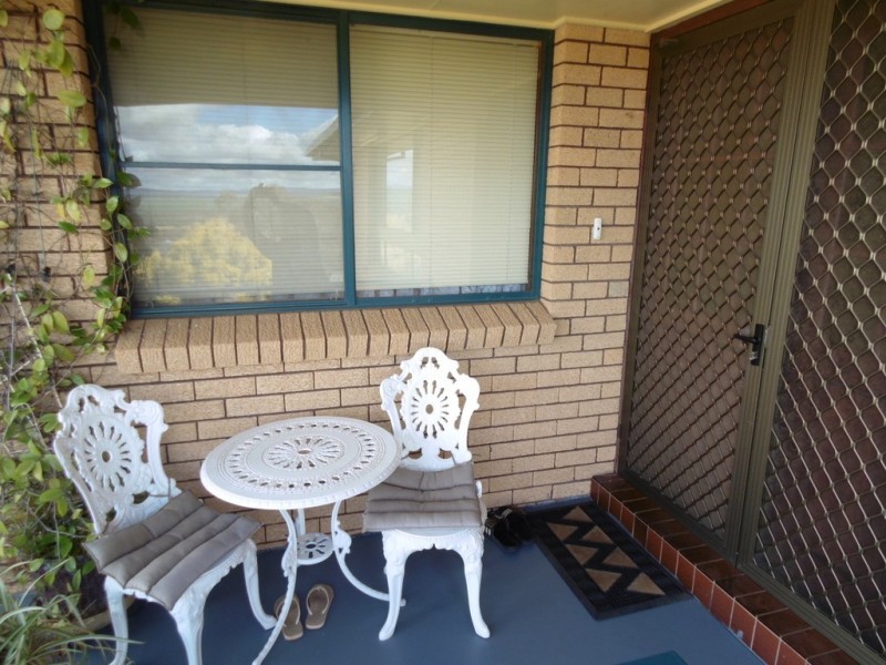 40 Barton St, Parkes NSW 2870