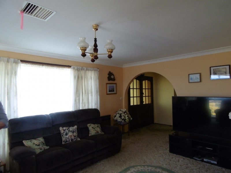 40 Barton St, Parkes NSW 2870