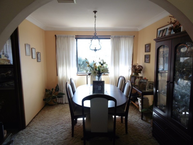 40 Barton St, Parkes NSW 2870