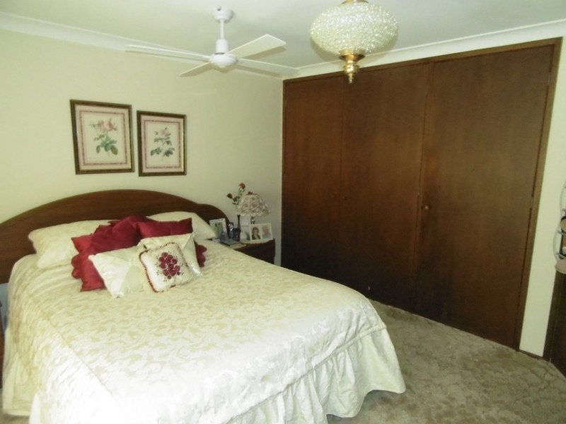 40 Barton St, Parkes NSW 2870