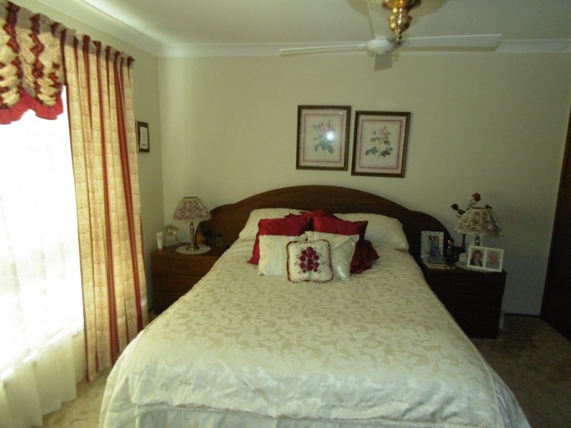 40 Barton St, Parkes NSW 2870