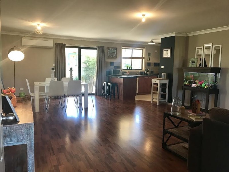 14 George Field Drive, Parkes NSW 2870