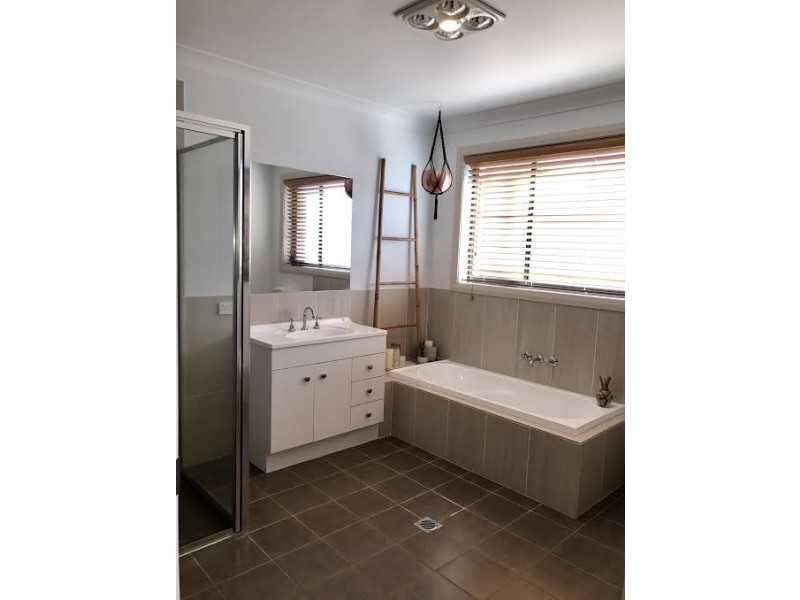 14 George Field Drive, Parkes NSW 2870