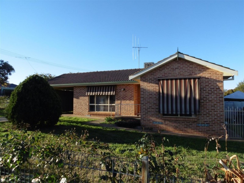 2 Warragrah Place, Parkes NSW 2870