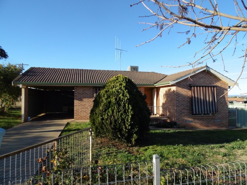 2 Warragrah Place, Parkes NSW 2870