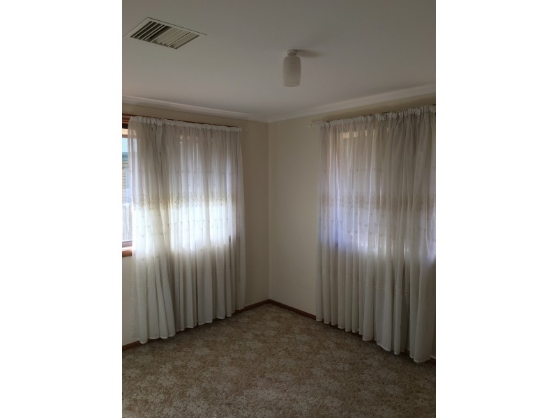 75 Currajong Street, Parkes NSW 2870