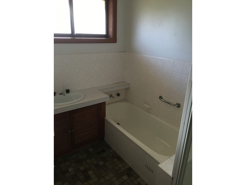 75 Currajong Street, Parkes NSW 2870