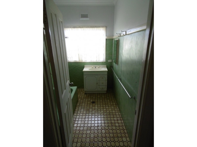 15 Coronation Avenue, Parkes NSW 2870