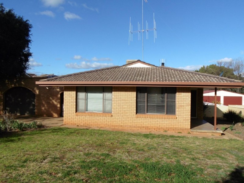 15 Glenhaven Avenue, Parkes NSW 2870