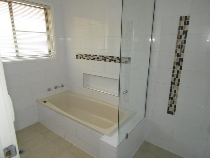 15 Glenhaven Avenue, Parkes NSW 2870