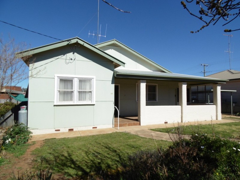 13 Grenfell Street, Parkes NSW 2870
