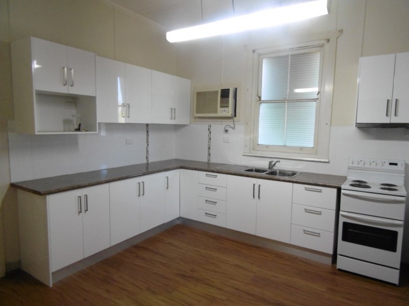 13 Grenfell Street, Parkes NSW 2870