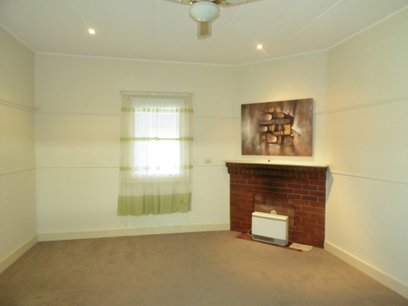 13 Grenfell Street, Parkes NSW 2870