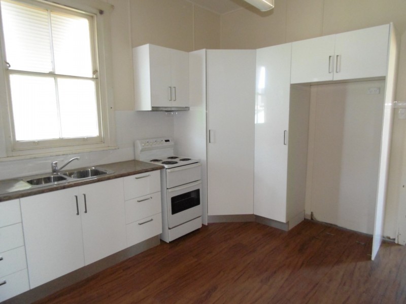13 Grenfell Street, Parkes NSW 2870
