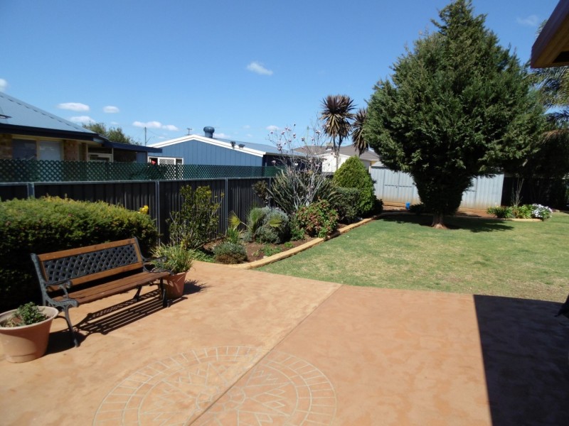 3 Guillan Place, Parkes NSW 2870