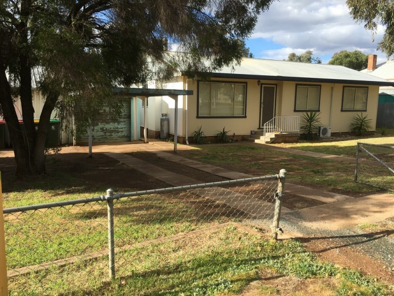 6 Woodward Street, Parkes NSW 2870