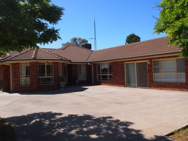 89 Officers Parade, Condobolin NSW 2877