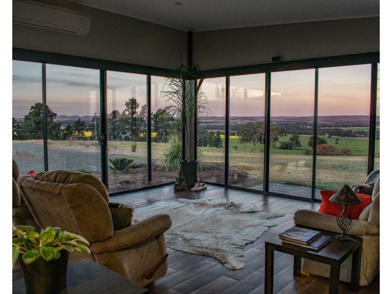 35 Cherry Gardens Lane, Parkes NSW 2870