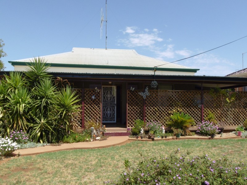 13 Carrington Street, Parkes NSW 2870