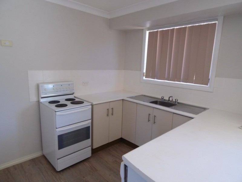 2 Clancy Place, Parkes NSW 2870