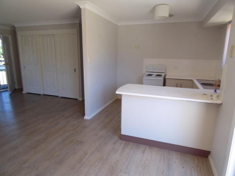 2 Clancy Place, Parkes NSW 2870