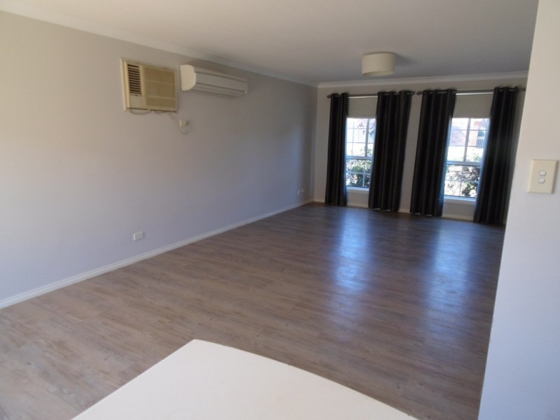 2 Clancy Place, Parkes NSW 2870