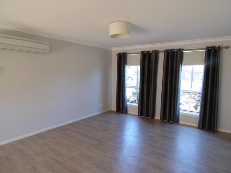 2 Clancy Place, Parkes NSW 2870