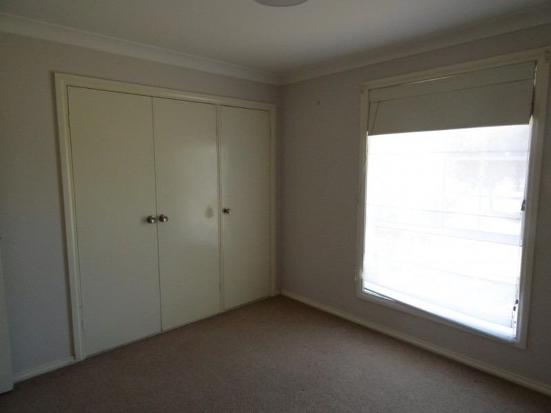 2 Clancy Place, Parkes NSW 2870