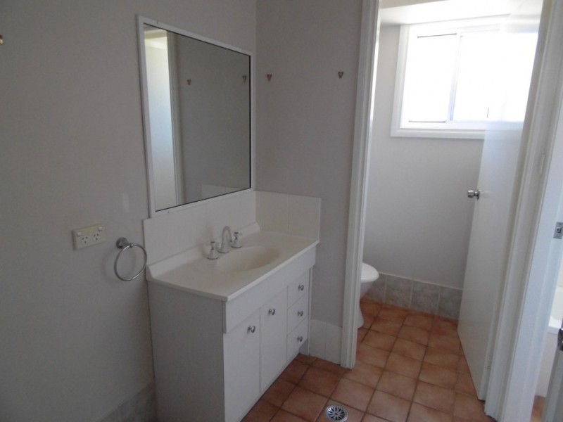 2 Clancy Place, Parkes NSW 2870