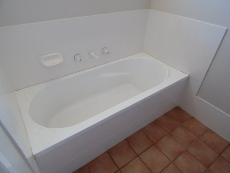 2 Clancy Place, Parkes NSW 2870