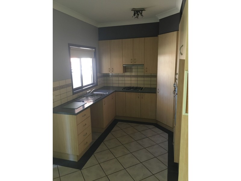 11 Thornbury Street, Parkes NSW 2870