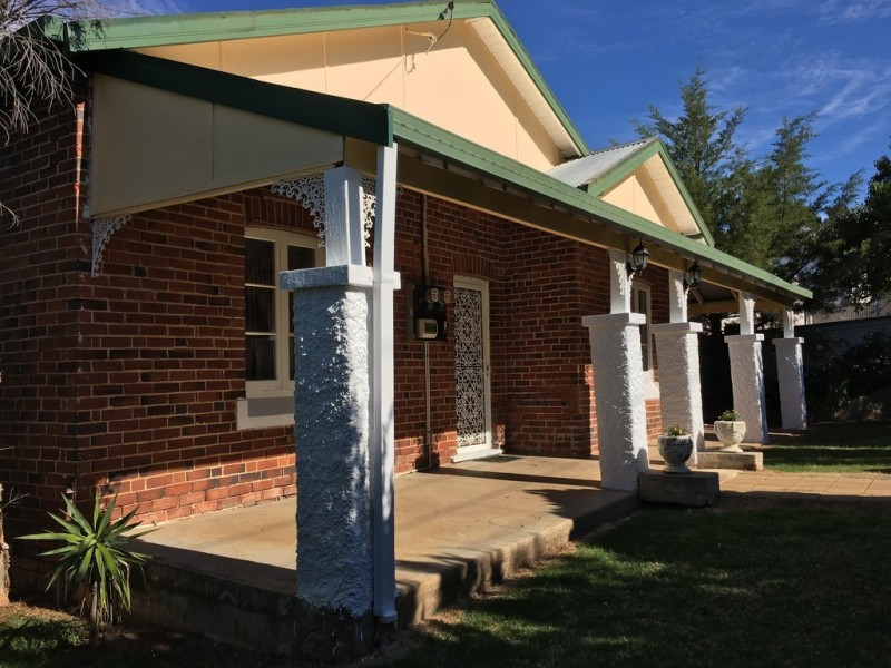 6 William Street, Parkes NSW 2870