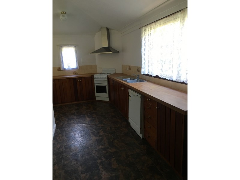 6 William Street, Parkes NSW 2870