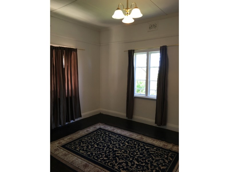 6 William Street, Parkes NSW 2870