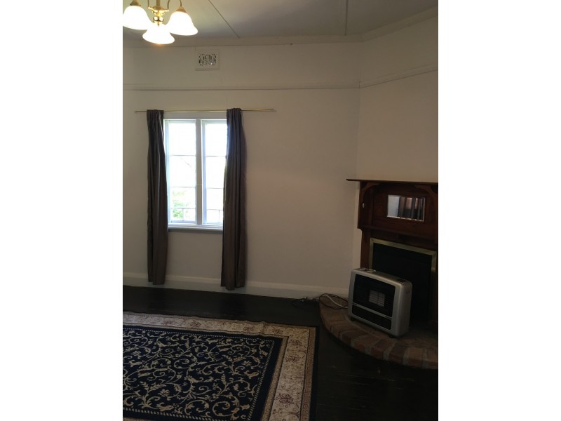 6 William Street, Parkes NSW 2870