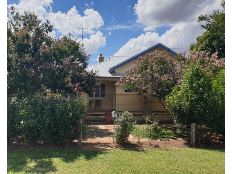 32 May Street, Parkes NSW 2870