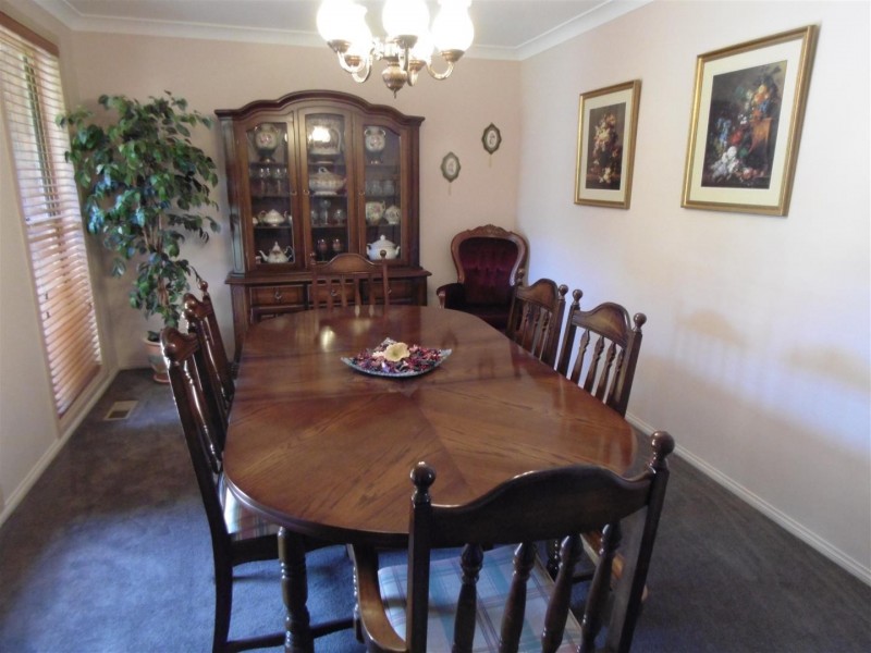 5 Glenwarrie Place, Parkes NSW 2870
