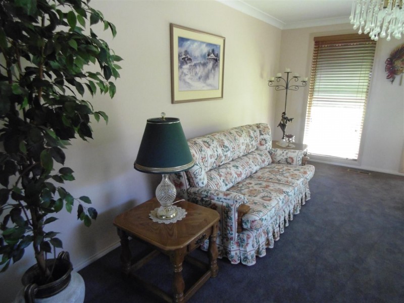 5 Glenwarrie Place, Parkes NSW 2870
